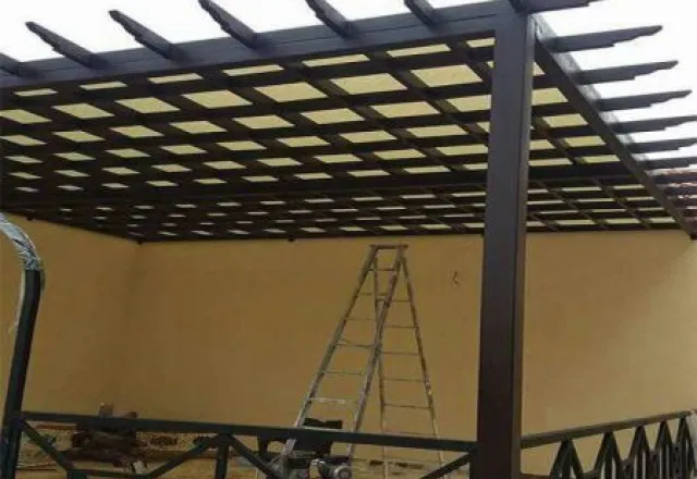 برجولة وتنسيق حديقة في حي النرجس