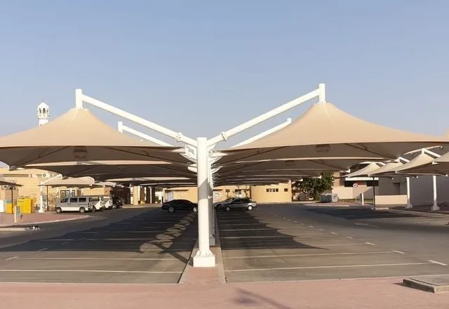 مظلات مواقف سيارات شد إنشائي