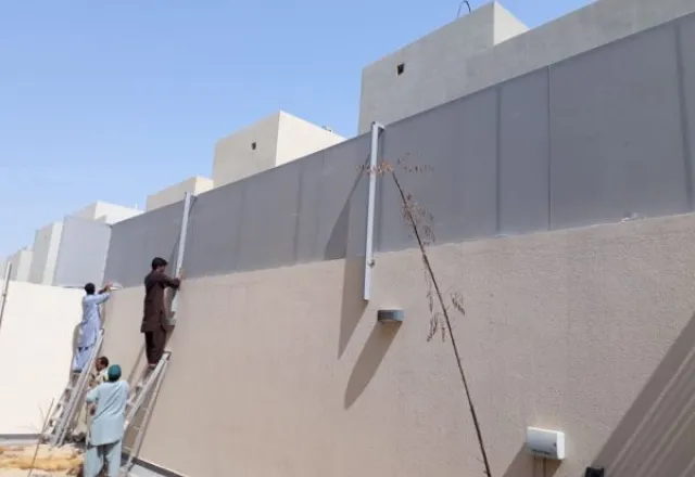 الفرق بين السواتر والجدران